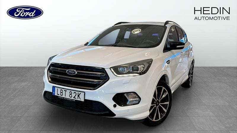 Vit (white) Begagnad 2019 Ford Kuga ST-Line SUV | 189 990 kr (Marknadspris) - Bild 1/4