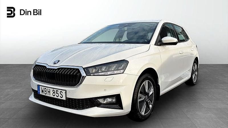 Candy white Begagnad 2023 Skoda Fabia Style Halvkombi | 209 900 kr (Marknadspris) - Bild 1/4