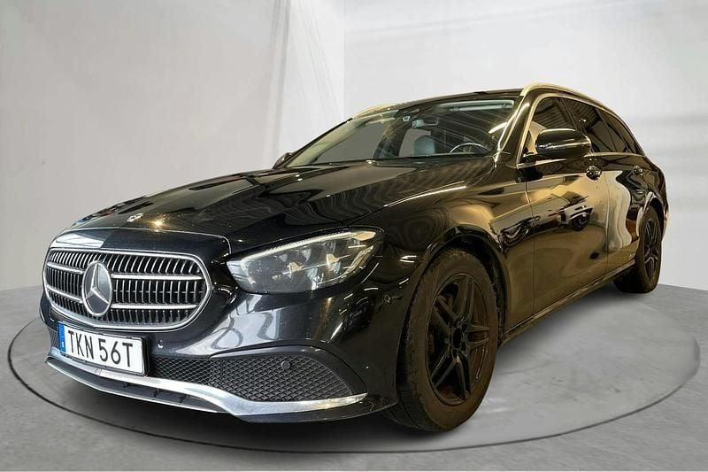 Svart Begagnad 2021 Mercedes E220 Avantgarde Kombi | 169 000 kr (Superpris) - Bild 1/4