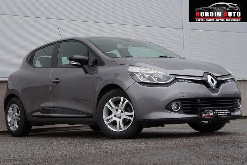 Grå Begagnad 2015 Renault Clio IV Halvkombi | 69 900 kr (Marknadspris) - Bild 1/4