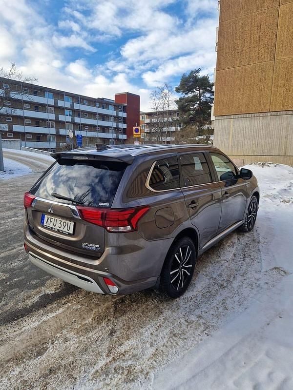 Begagnad Mitsubishi Outlander 224 HK (164 kW) 2019 SUV