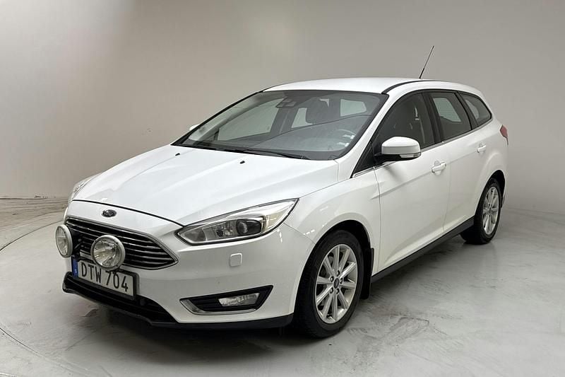 Vit Begagnad 2015 Ford Focus Titanium Kombi | 69 000 kr (Superpris) - Bild 1/4