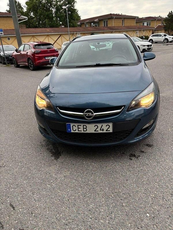 Blå Begagnad 2013 Opel Astra Kombi | 42 000 kr (Superpris) - Bild 1/4