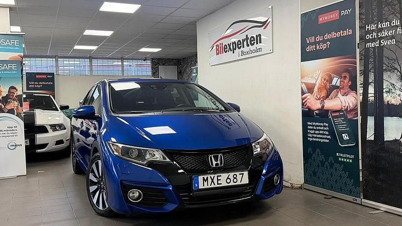 Blå Begagnad 2016 Honda Civic Sport Halvkombi | 74 900 kr - Bild 1/4
