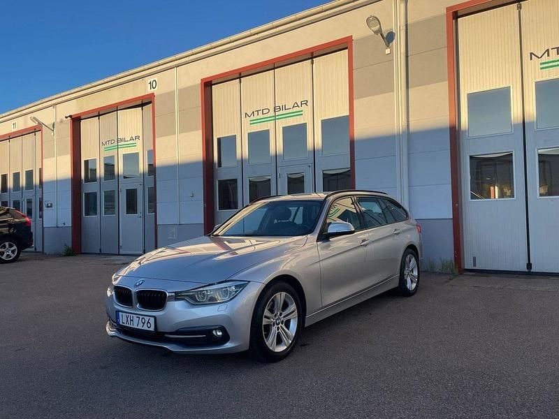 Silver Begagnad 2015 BMW 320 Sport Line Kombi | 159 900 kr (Marknadspris) - Bild 1/4