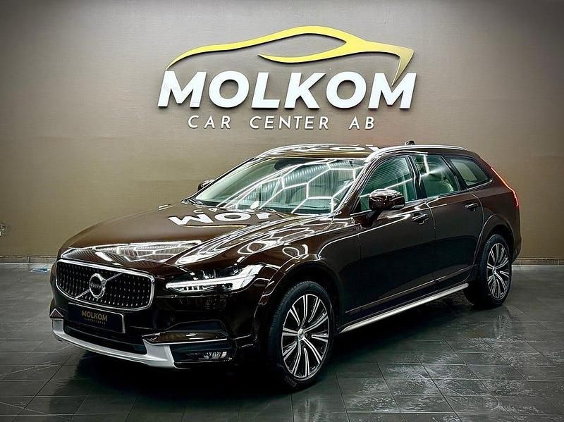 Brun Begagnad 2019 Volvo V90 CC Kombi | 339 000 kr (Marknadspris) - Bild 1/4