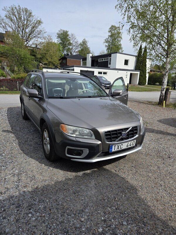 Grå Begagnad 2008 Volvo XC70 SUV | 67 000 kr (Dyr) - Bild 1/4