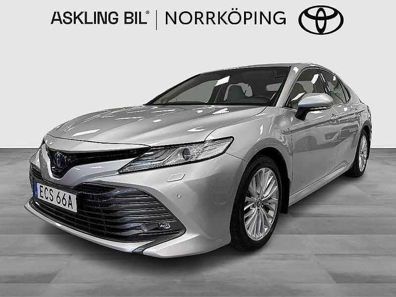 Begagnad Toyota Camry Executive 218 HK (160 kW) 2019 Silver Sedan