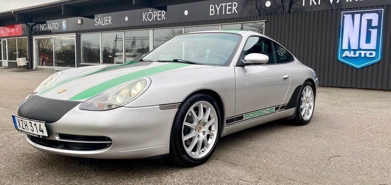 Silver Begagnad 2000 Porsche 911 Carrera 4 Sportkupé | 349 900 kr - Bild 1/4