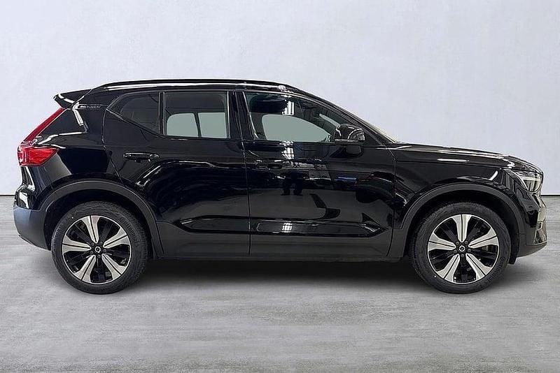 Begagnad Volvo XC40 Plus 185 kW (252 HK) 2023 Svart SUV