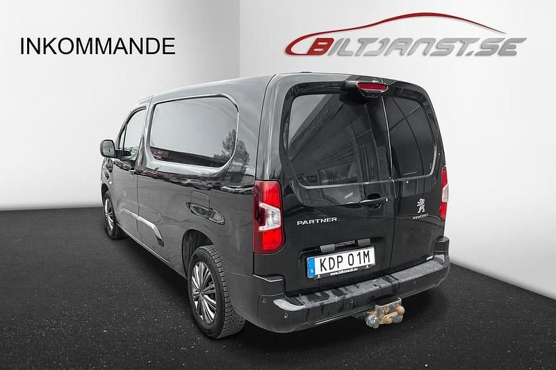 Begagnad Peugeot Partner 132 HK (97 kW) 2020 Svart Minibuss