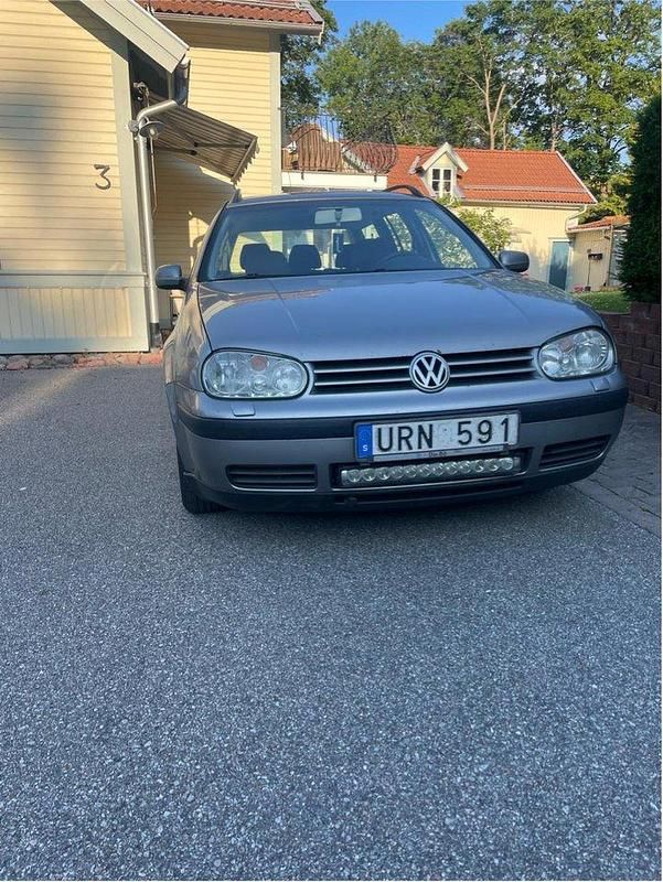 Grå Begagnad 2004 VW Golf IV Ocean Kombi | 20 000 kr (Marknadspris) - Bild 1/4