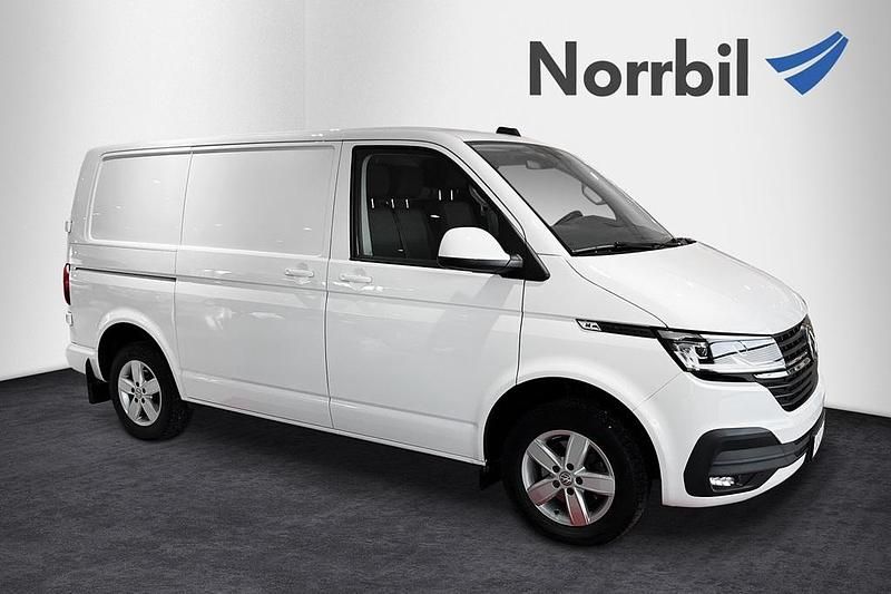 Vit Begagnad 2021 VW Transporter Van | 369 000 kr - Bild 1/4