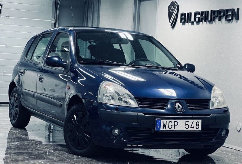 Mörkblå Begagnad 2004 Renault Clio II Halvkombi | 26 900 kr (Lite dyr) - Bild 1/4