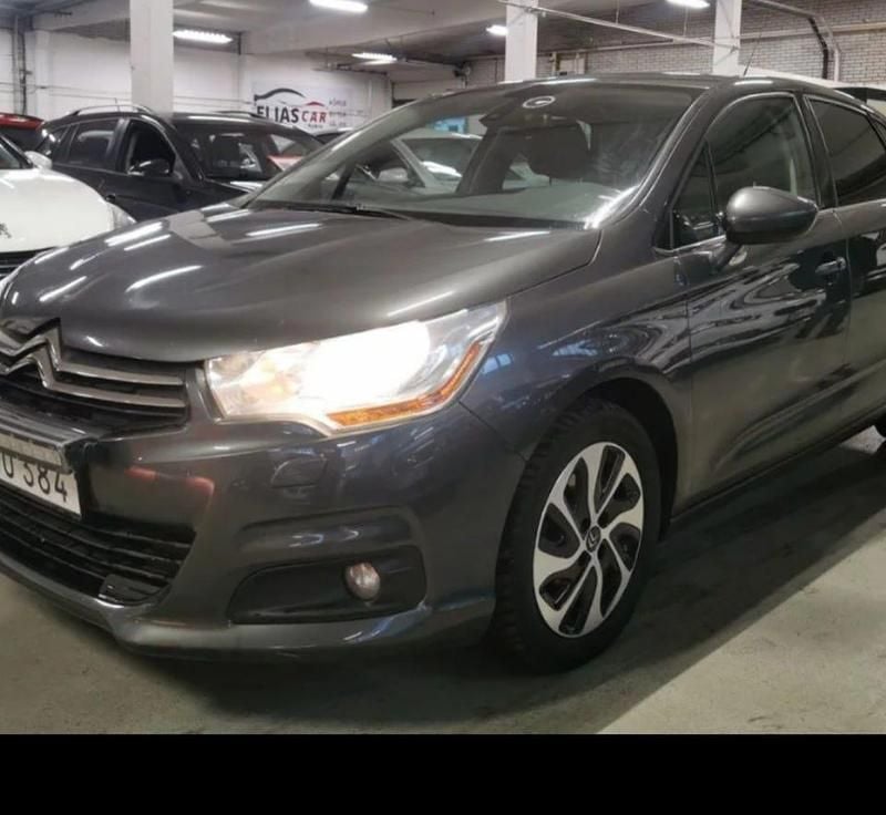 Grå Begagnad 2012 Citroën C4 Halvkombi | 40 000 kr (Marknadspris) - Bild 1/4
