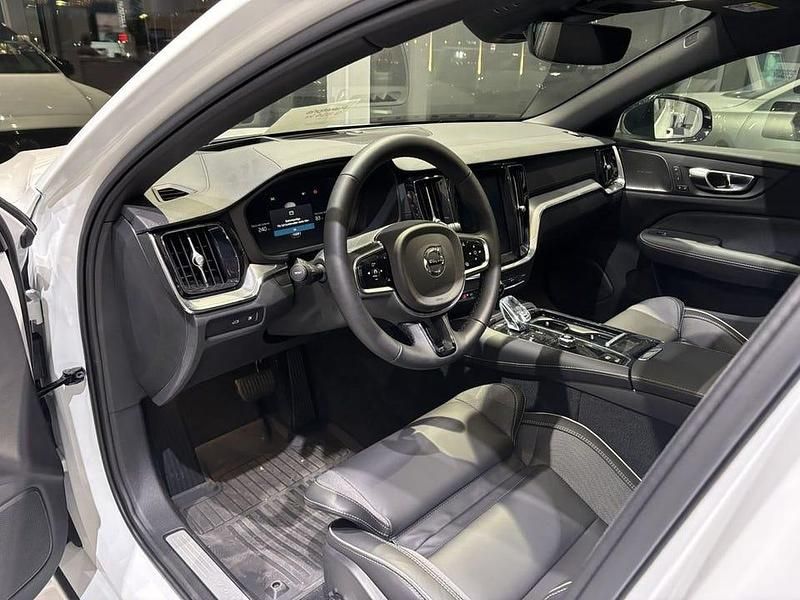 Ny Volvo V60 Ultra 355 HK (261 kW) 2025 Vit Kombi