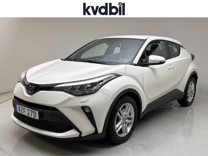 Vit Begagnad 2023 Toyota C-HR Active SUV | 250 000 kr (Marknadspris) - Bild 1/3