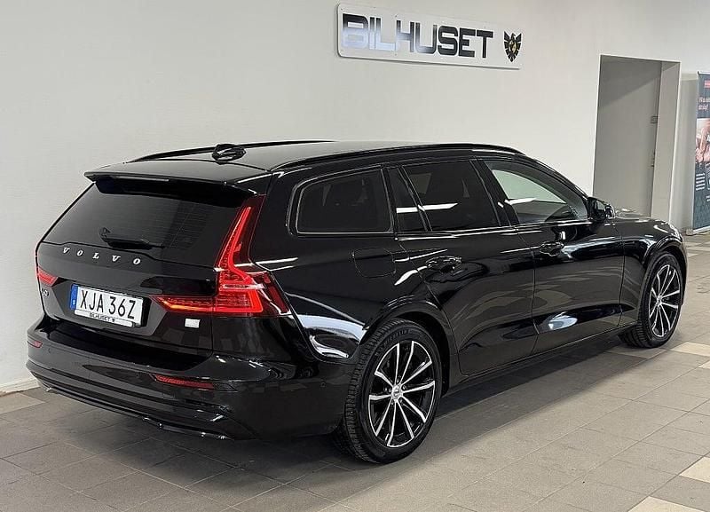 Begagnad Volvo V60 Plus 310 HK (228 kW) 2023 Svart Kombi