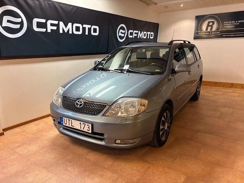 Blå Begagnad 2004 Toyota Corolla Kombi | 44 900 kr (Marknadspris) - Bild 1/4