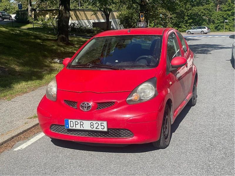 Röd Begagnad 2009 Toyota Aygo Halvkombi | 30 000 kr (Marknadspris) - Bild 1/2