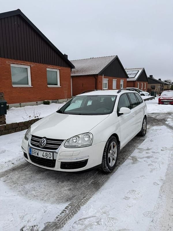 Begagnad VW Golf VI 102 HK (75 kW) 2009 Halvkombi