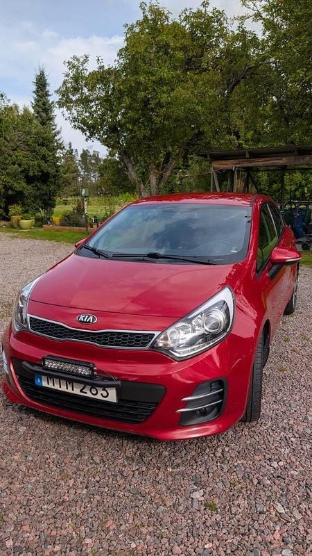 Begagnad 2015 Kia Rio Halvkombi | 75 000 kr (Marknadspris) - Bild 1/4