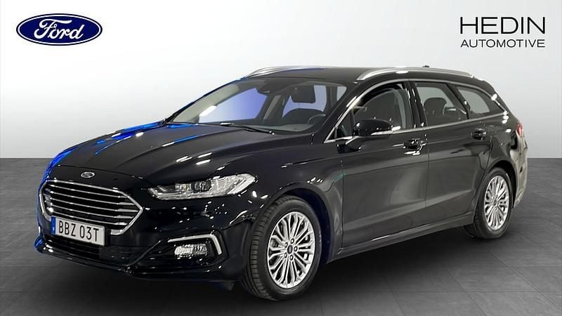 Svart (black) Begagnad 2022 Ford Mondeo Titanium Kombi | 229 900 kr (Marknadspris) - Bild 1/4