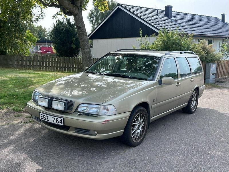 Grön Begagnad 2000 Volvo V70 Kombi | 13 900 kr (Bra pris) - Bild 1/4