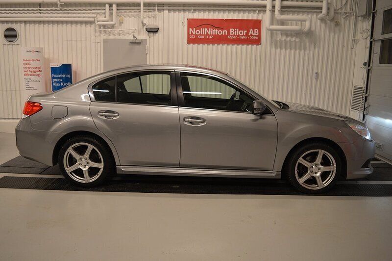 Begagnad Subaru Legacy 150 HK (110 kW) 2011 Sedan