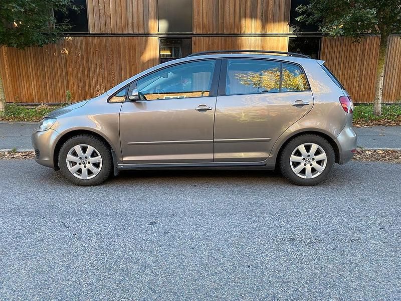 Begagnad VW Golf VII 105 HK (77 kW) 2011 Brun Halvkombi