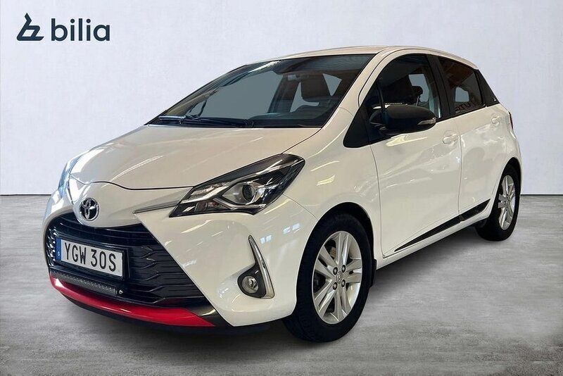 Vit Begagnad 2019 Toyota Yaris Halvkombi | 154 500 kr (Marknadspris) - Bild 1/3