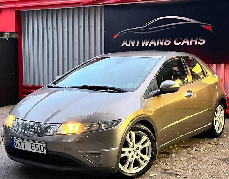 Mörkgrå (grå) Begagnad 2008 Honda Civic Sport Halvkombi | 67 900 kr (Marknadspris) - Bild 1/4