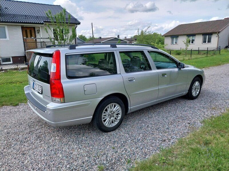 Grå Begagnad 2008 Volvo V70 Standard Kombi | 29 900 kr (Marknadspris) - Bild 1/4