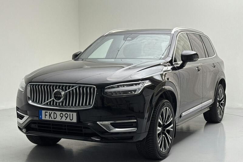 Svart Begagnad 2023 Volvo XC90 Plus SUV | 600 000 kr - Bild 1/4