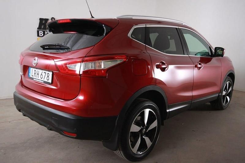 Begagnad Nissan Qashqai 116 HK (85 kW) 2016 Röd (rubinrödmet) SUV