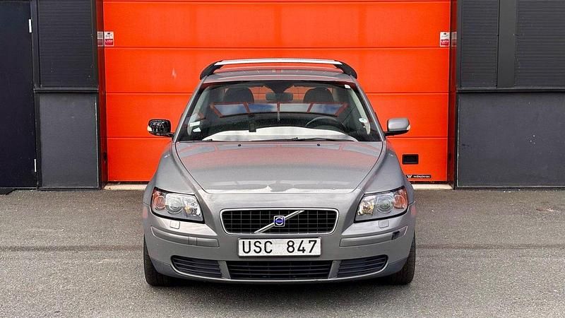 Grå Begagnad 2004 Volvo S40 Sedan | 14 900 kr - Bild 1/4