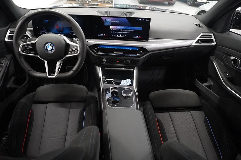 Begagnad BMW 330e M Sport 184 HK (135 kW) 2025 Svart Kombi