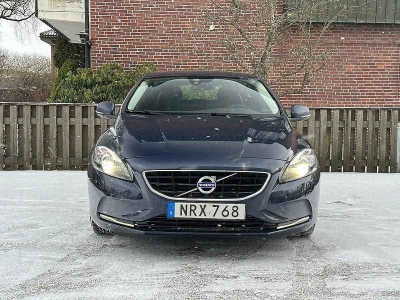 Begagnad Volvo V40 116 HK (85 kW) 2014 Blå Halvkombi