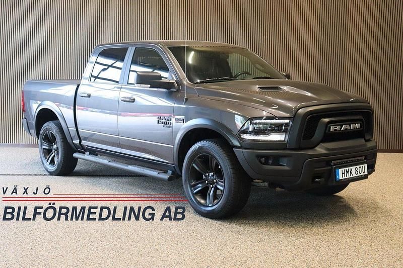 Grå (gråmetallic) Begagnad 2022 Dodge Ram Pickup | 629 000 kr (Bra pris) - Bild 1/4