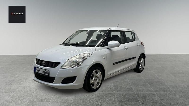 Vit Begagnad 2012 Suzuki Swift Halvkombi | 89 900 kr (Bra pris) - Bild 1/4