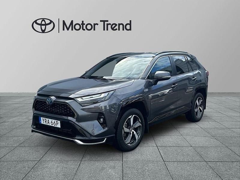 Grå Begagnad 2024 Toyota RAV4 Edition SUV | 529 000 kr (Marknadspris) - Bild 1/4