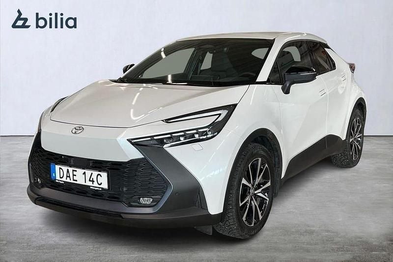Vit Begagnad 2024 Toyota C-HR Style SUV | 449 000 kr (Lite dyr) - Bild 1/4