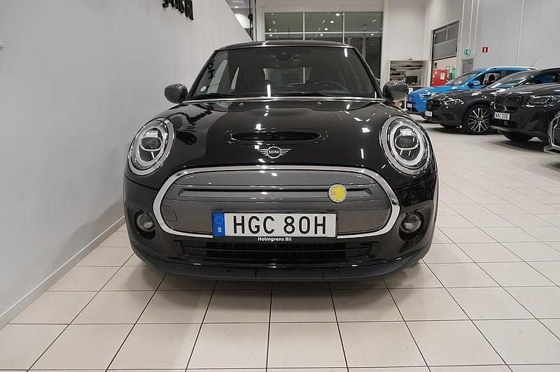 Midnight black metallic Begagnad 2021 Mini Cooper Essential Halvkombi | 189 500 kr (Bra pris) - Bild 1/4