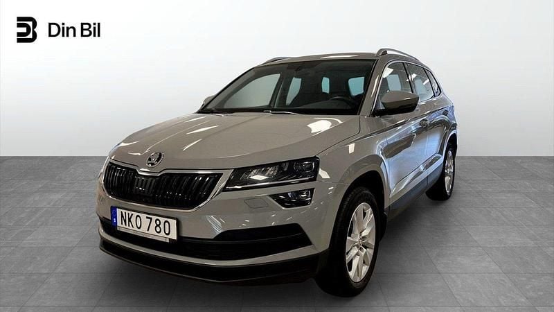 Grå Begagnad 2021 Skoda Karoq Style SUV | 239 900 kr (Marknadspris) - Bild 1/4
