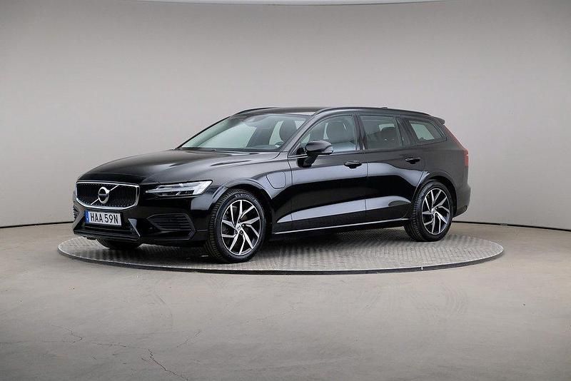 Svart Begagnad 2020 Volvo V60 Momentum Kombi | 299 000 kr (Marknadspris) - Bild 1/4