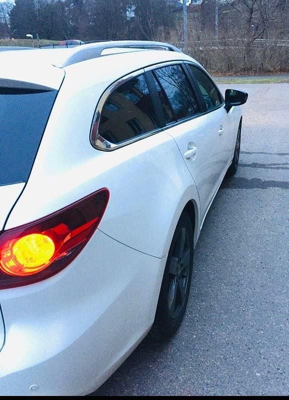 Vit Begagnad 2013 Mazda 6 Kombi | 105 000 kr (Marknadspris) - Bild 1/4