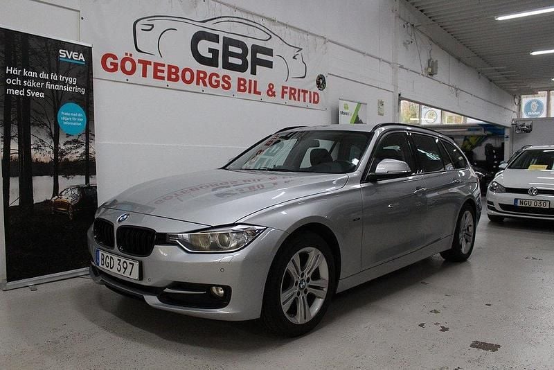 Silver Begagnad 2014 BMW 318 Sport Line Kombi | 79 900 kr (Superpris) - Bild 1/4