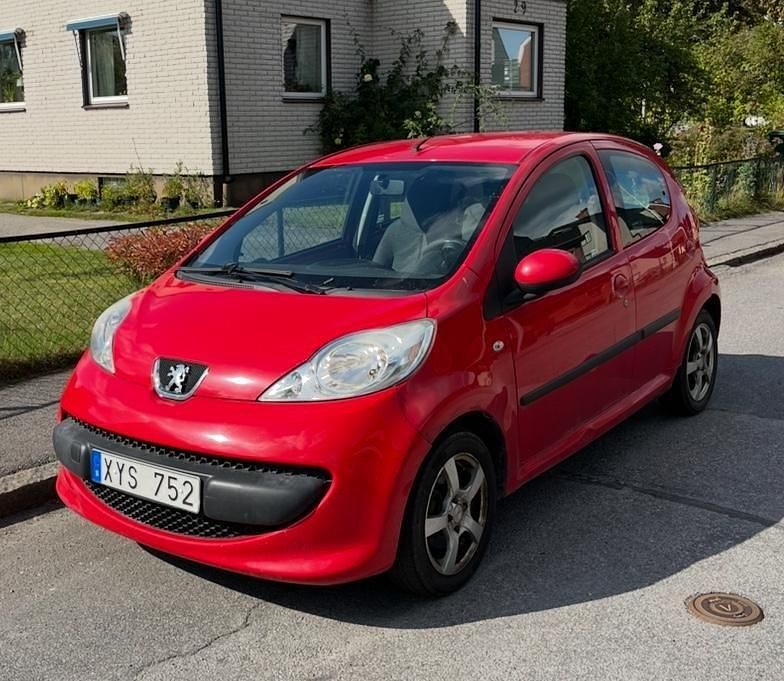 Röd Begagnad 2006 Peugeot 107 Halvkombi | 19 000 kr (Marknadspris) - Bild 1/4
