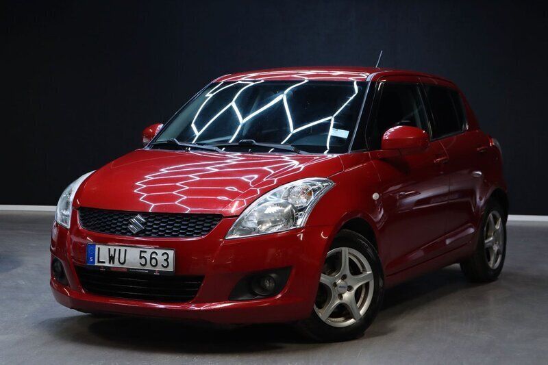 Röd Begagnad 2011 Suzuki Swift Halvkombi | 84 900 kr (Marknadspris) - Bild 1/4