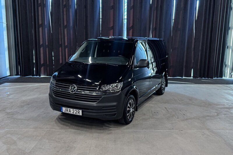 Svart Begagnad 2023 VW T6.1 Van | 379 900 kr (Superpris) - Bild 1/4